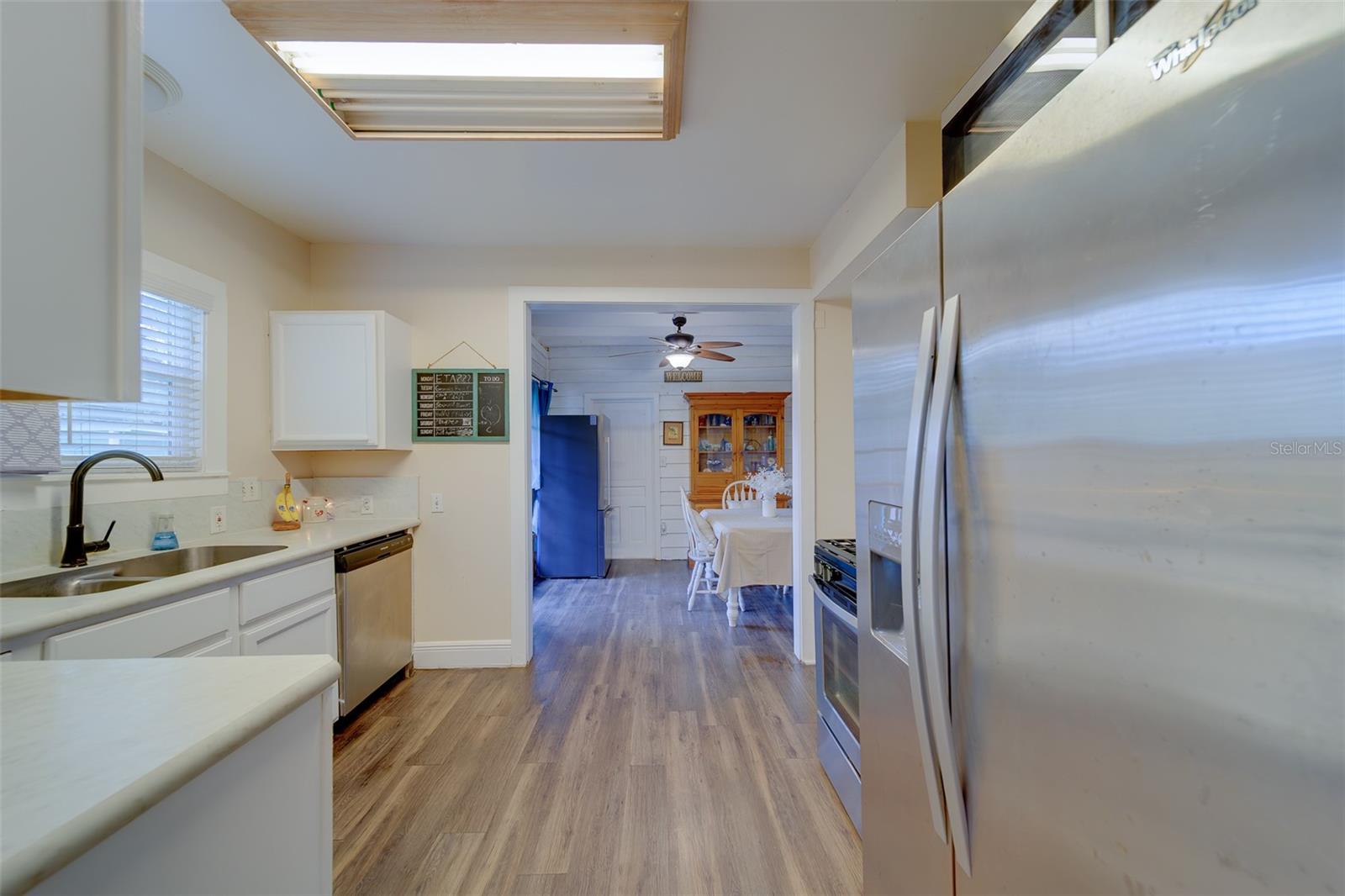 Listing photo id 10 for 107 7th Avenue Se