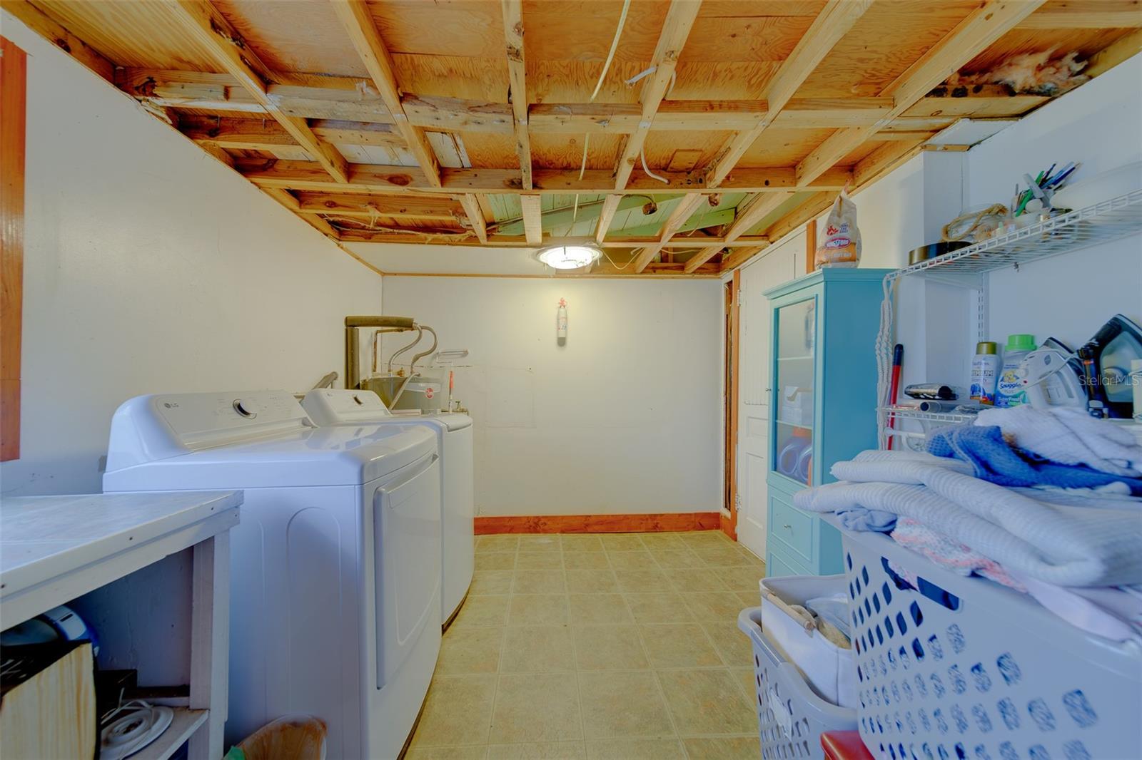 Listing photo id 14 for 107 7th Avenue Se