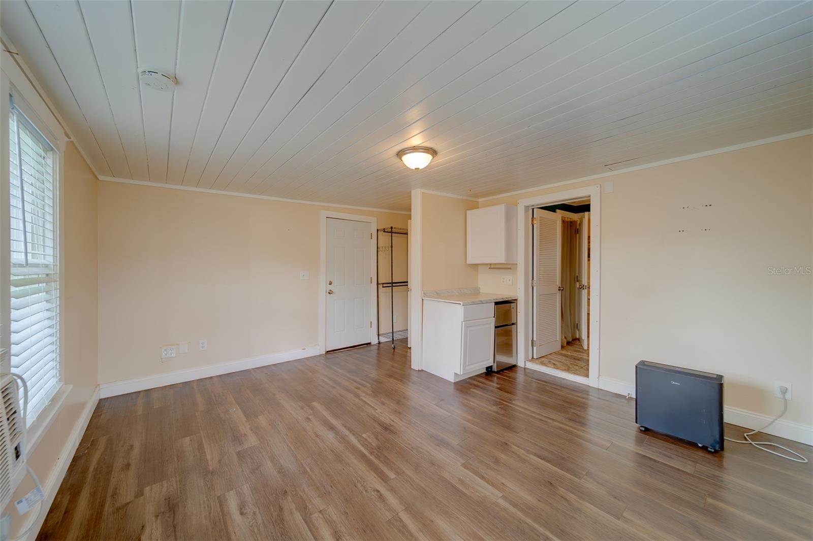 Listing photo id 15 for 107 7th Avenue Se