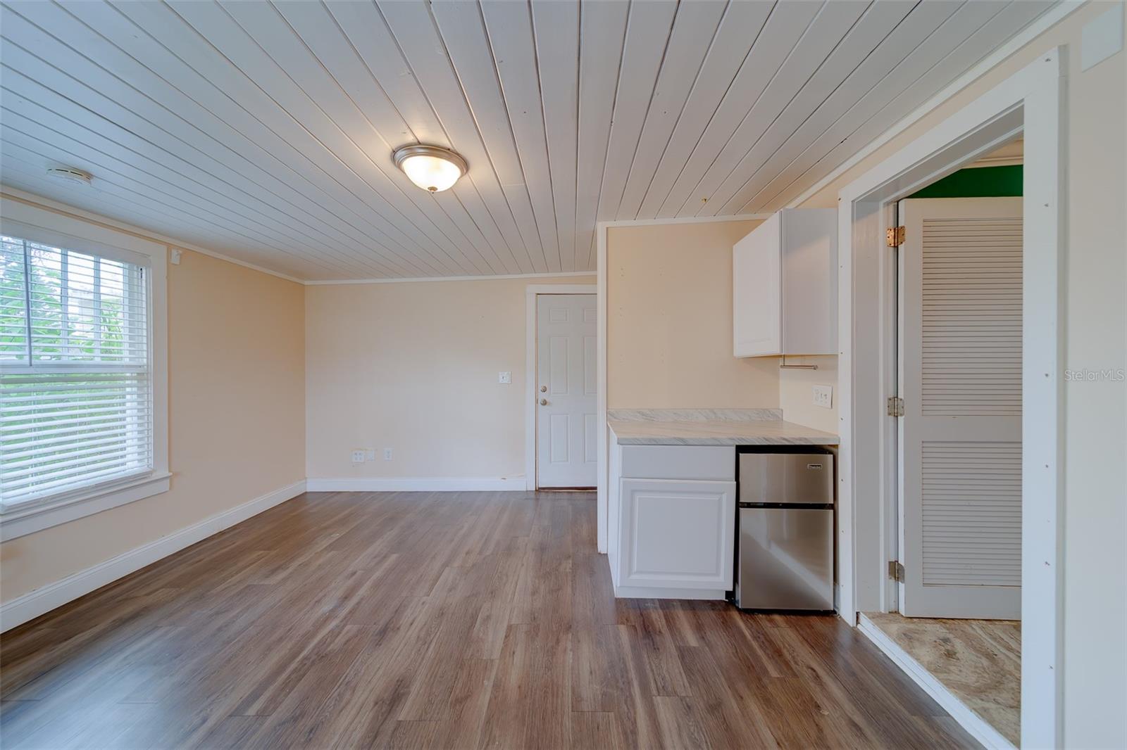 Listing photo id 16 for 107 7th Avenue Se