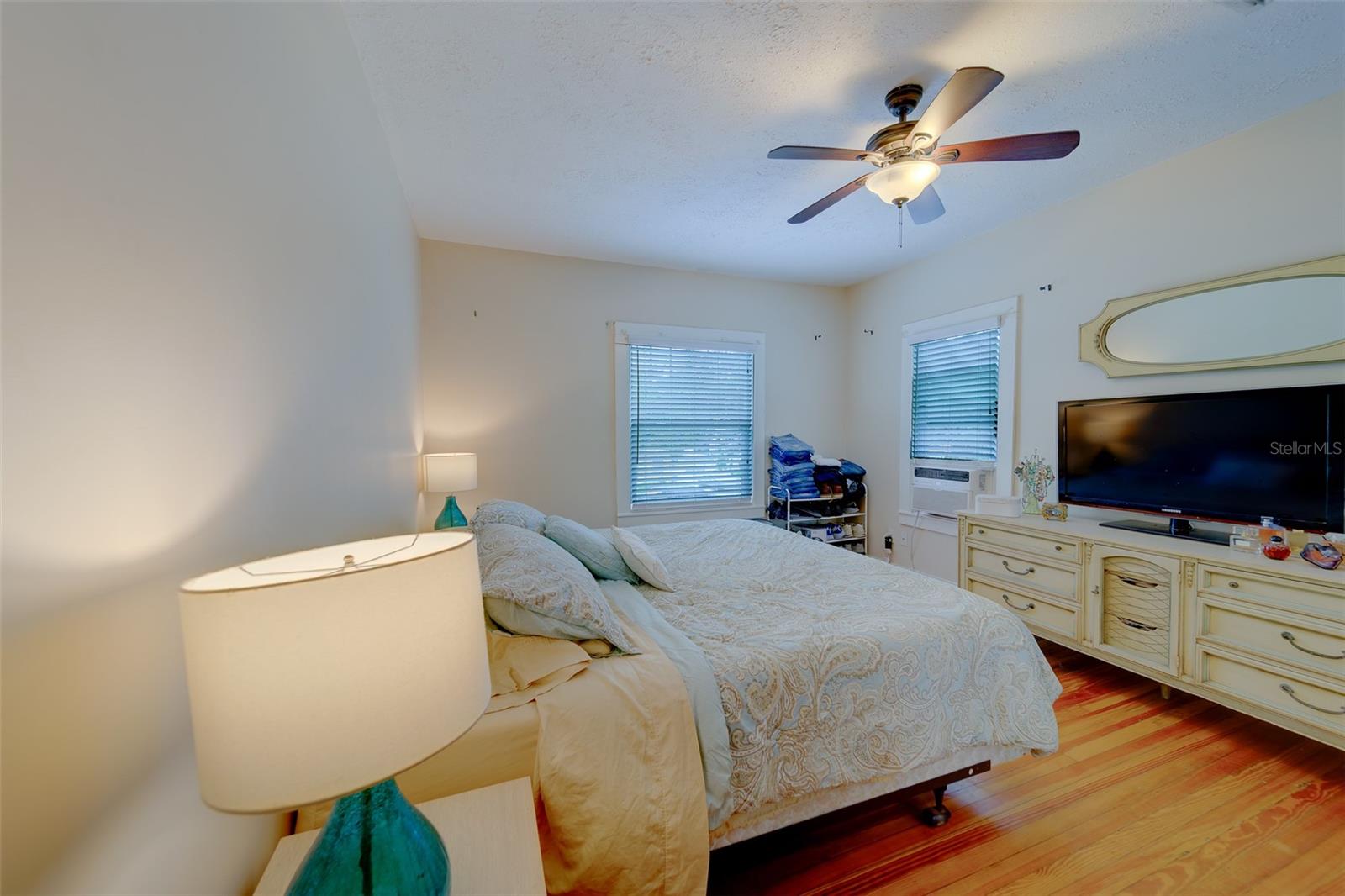 Listing photo id 20 for 107 7th Avenue Se