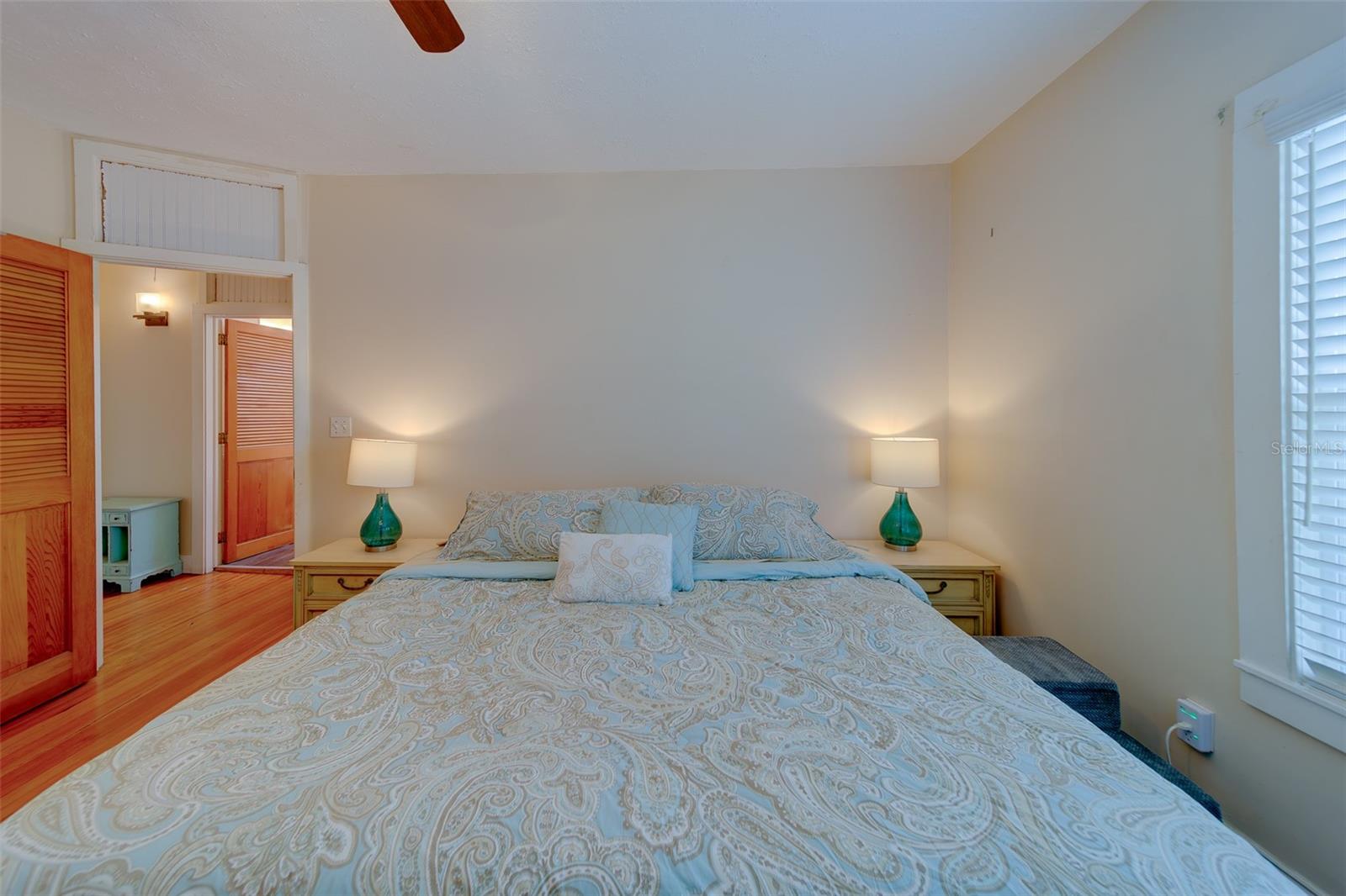 Listing photo id 21 for 107 7th Avenue Se