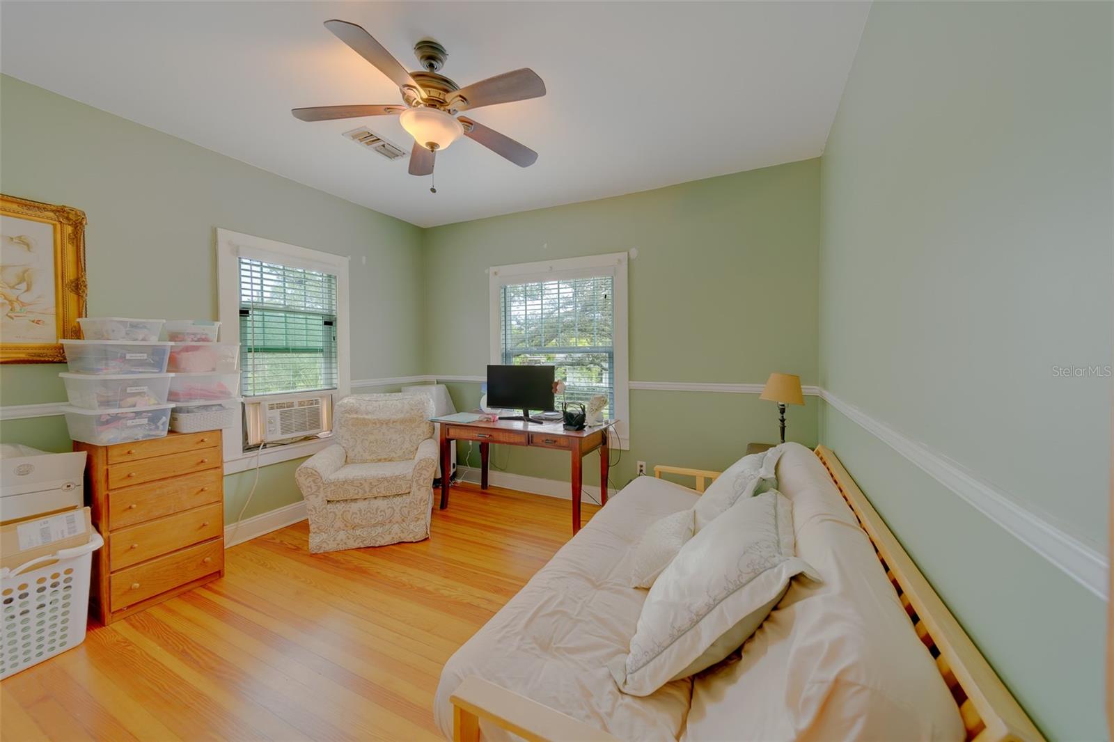 Listing photo id 22 for 107 7th Avenue Se