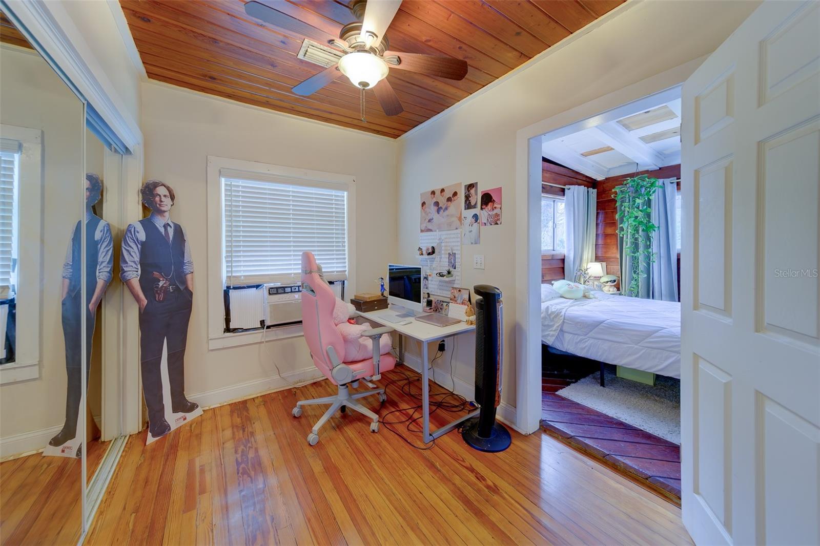 Listing photo id 23 for 107 7th Avenue Se