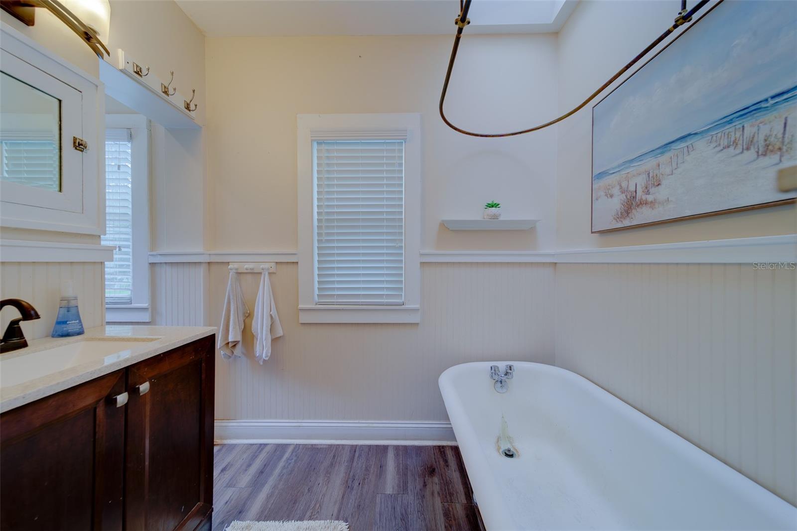 Listing photo id 25 for 107 7th Avenue Se