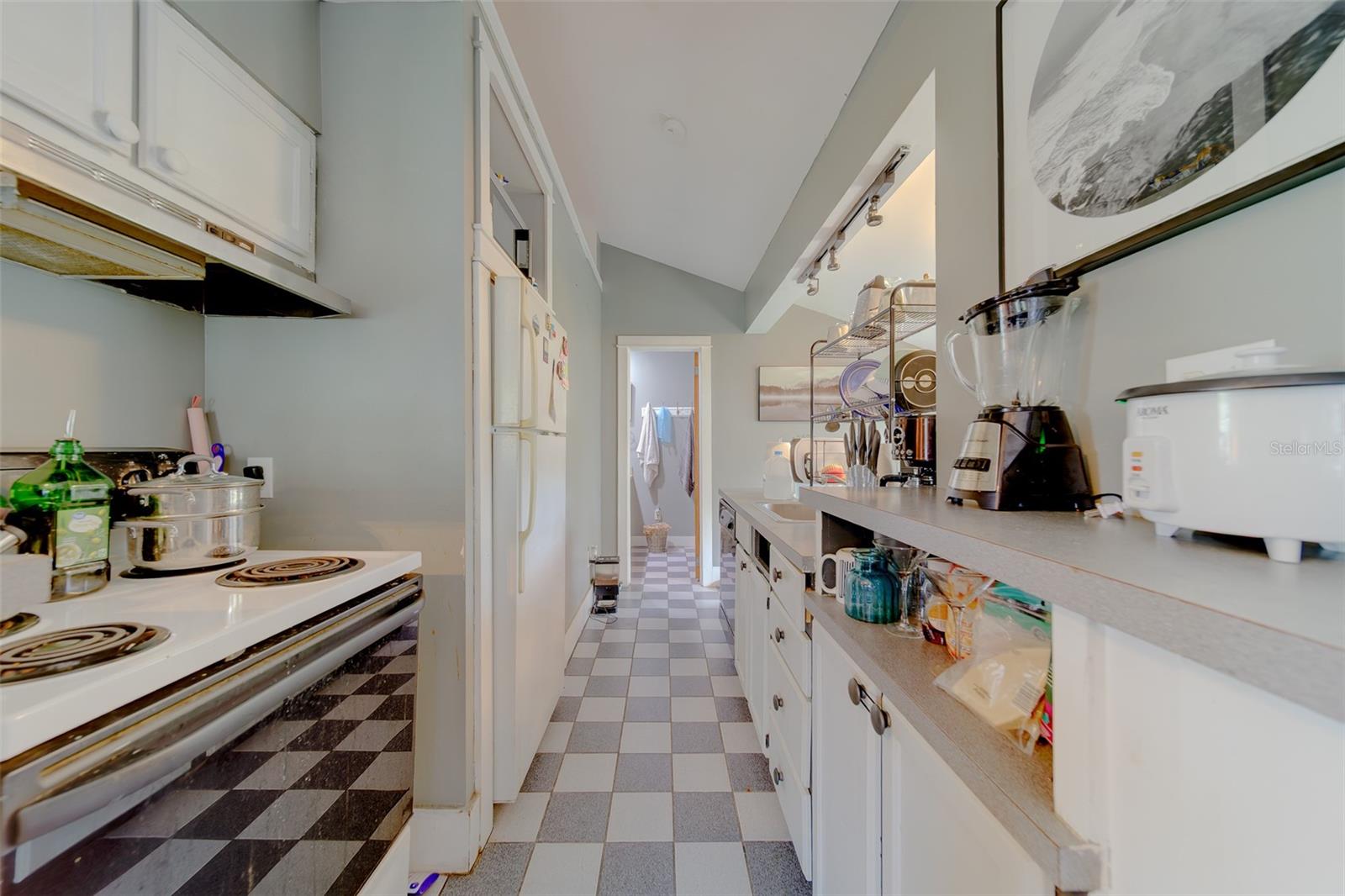 Listing photo id 31 for 107 7th Avenue Se