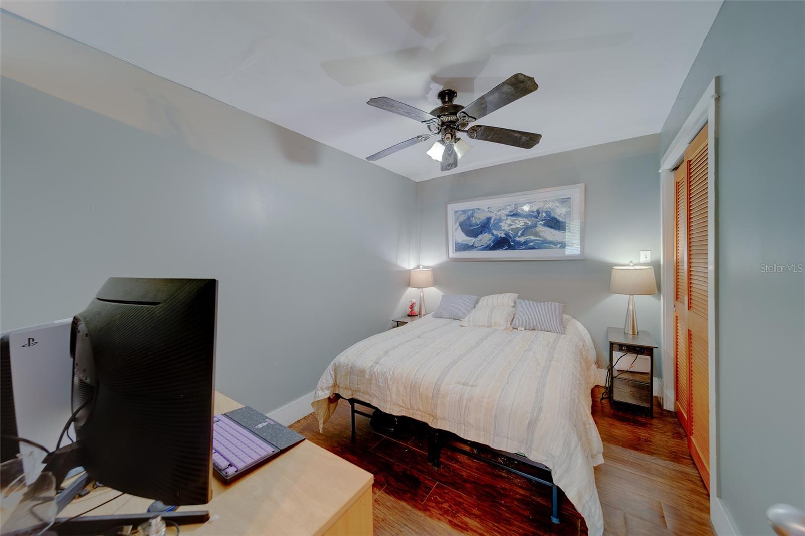 Listing photo id 34 for 107 7th Avenue Se