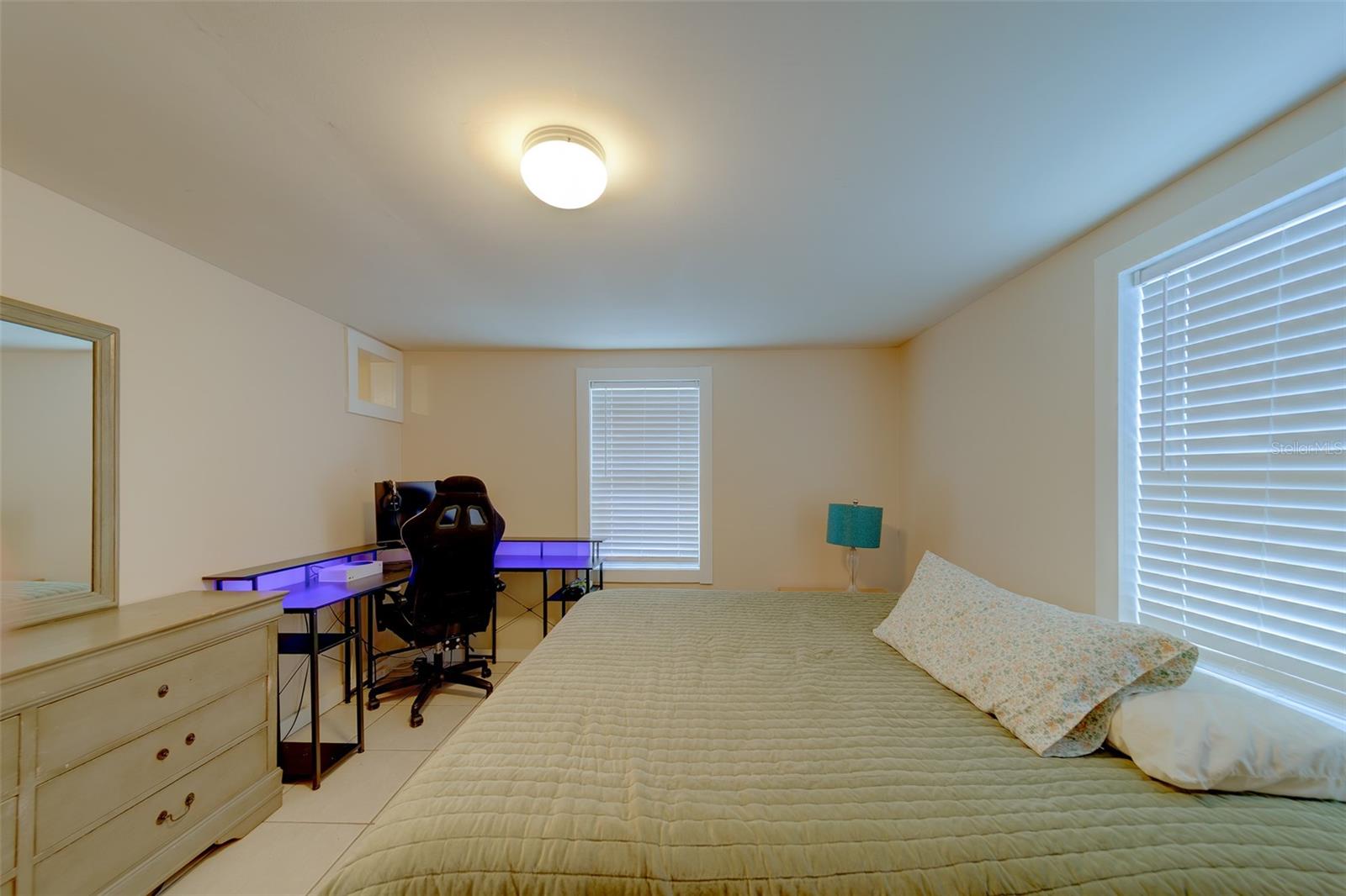 Listing photo id 40 for 107 7th Avenue Se