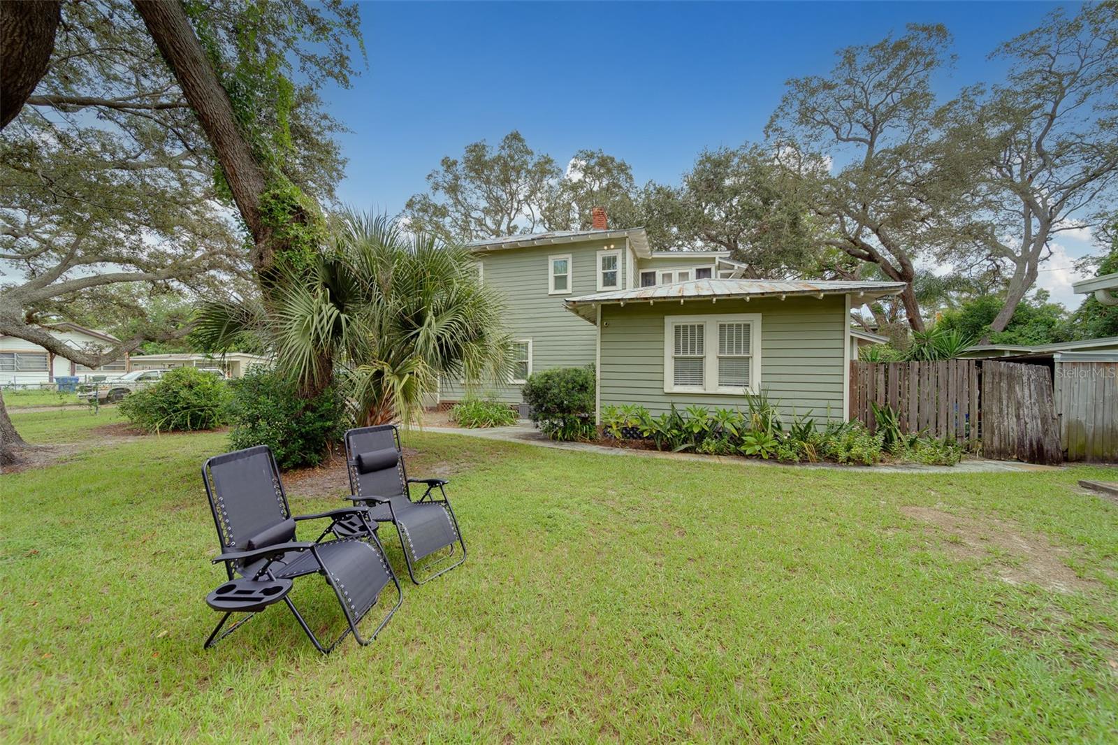 Listing photo id 44 for 107 7th Avenue Se