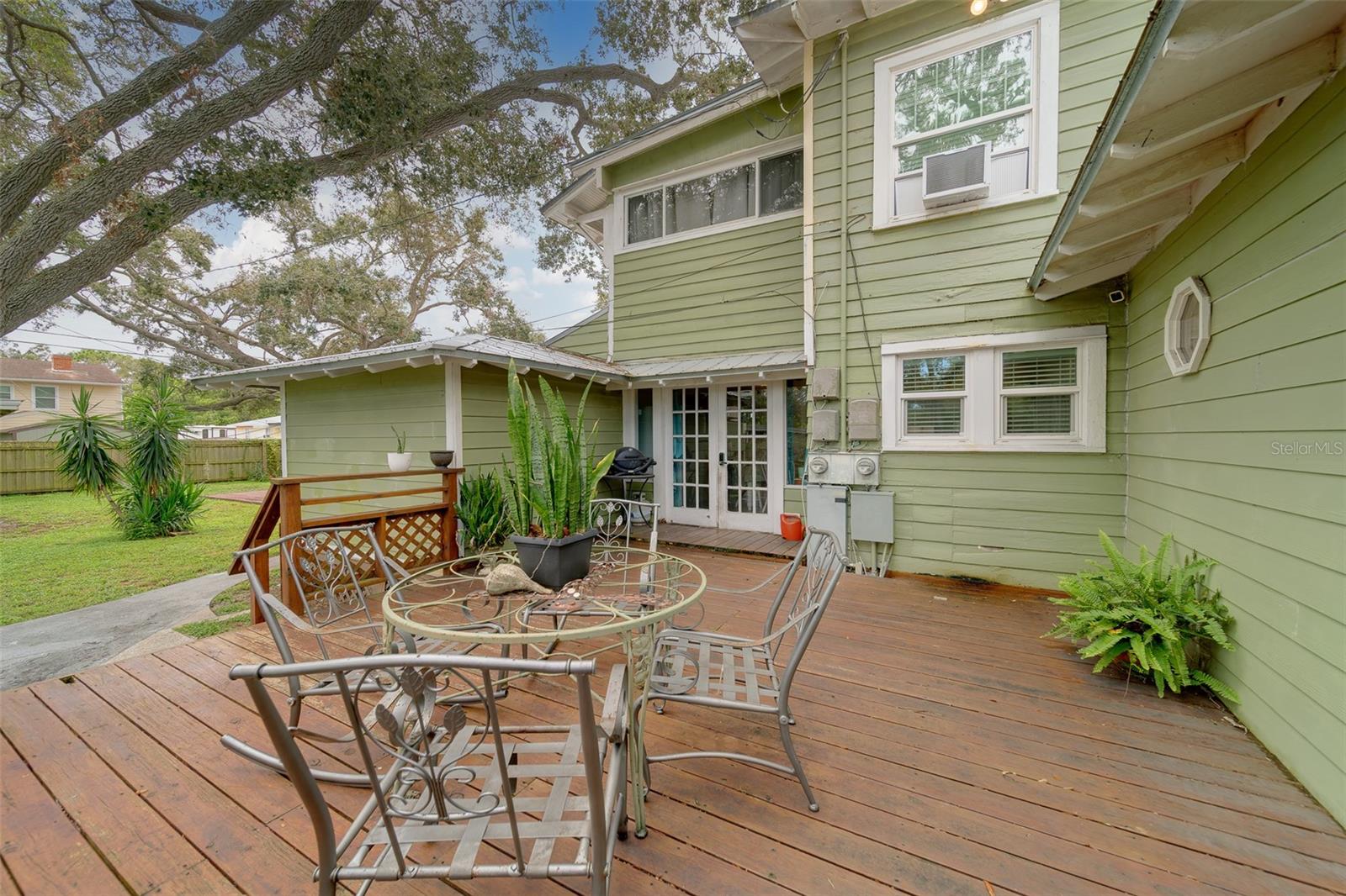 Listing photo id 45 for 107 7th Avenue Se