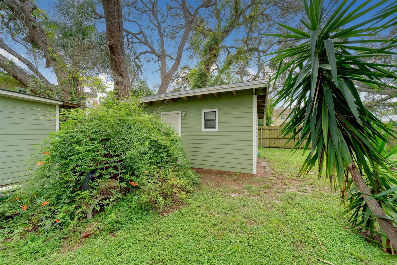 Listing photo id 52 for 107 7th Avenue Se