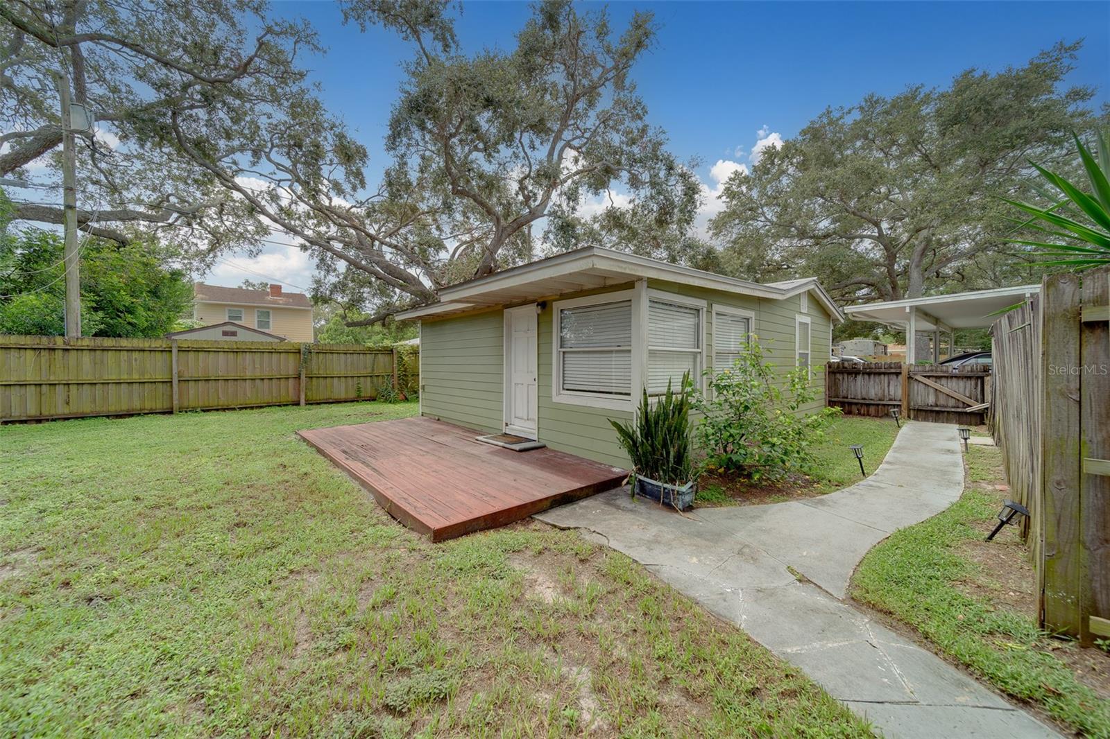 Listing photo id 53 for 107 7th Avenue Se