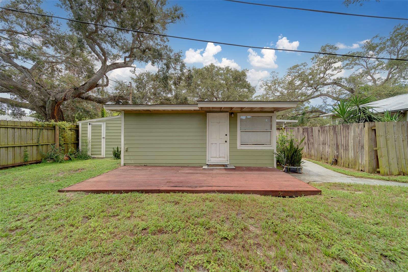 Listing photo id 54 for 107 7th Avenue Se
