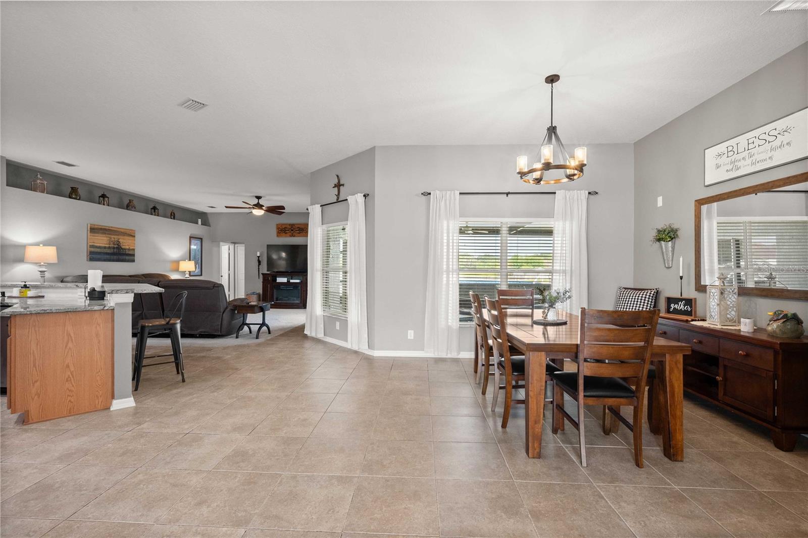 Listing photo id 17 for 1552 Avondale Ridge Drive