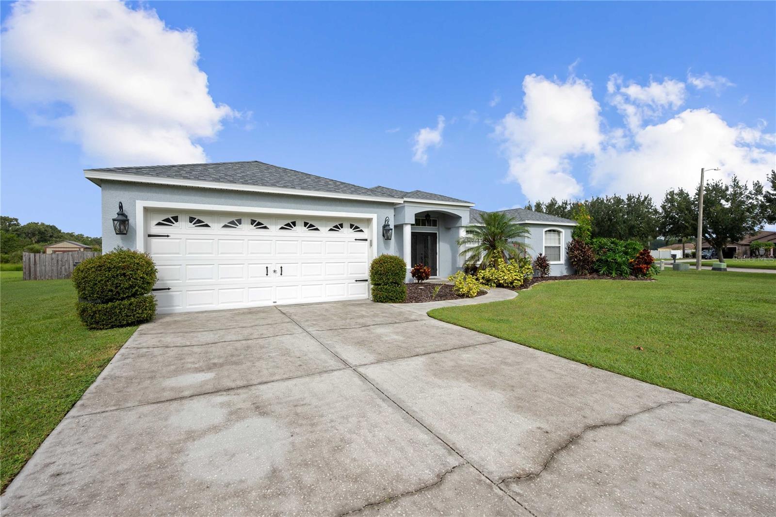 Listing photo id 0 for 1552 Avondale Ridge Drive