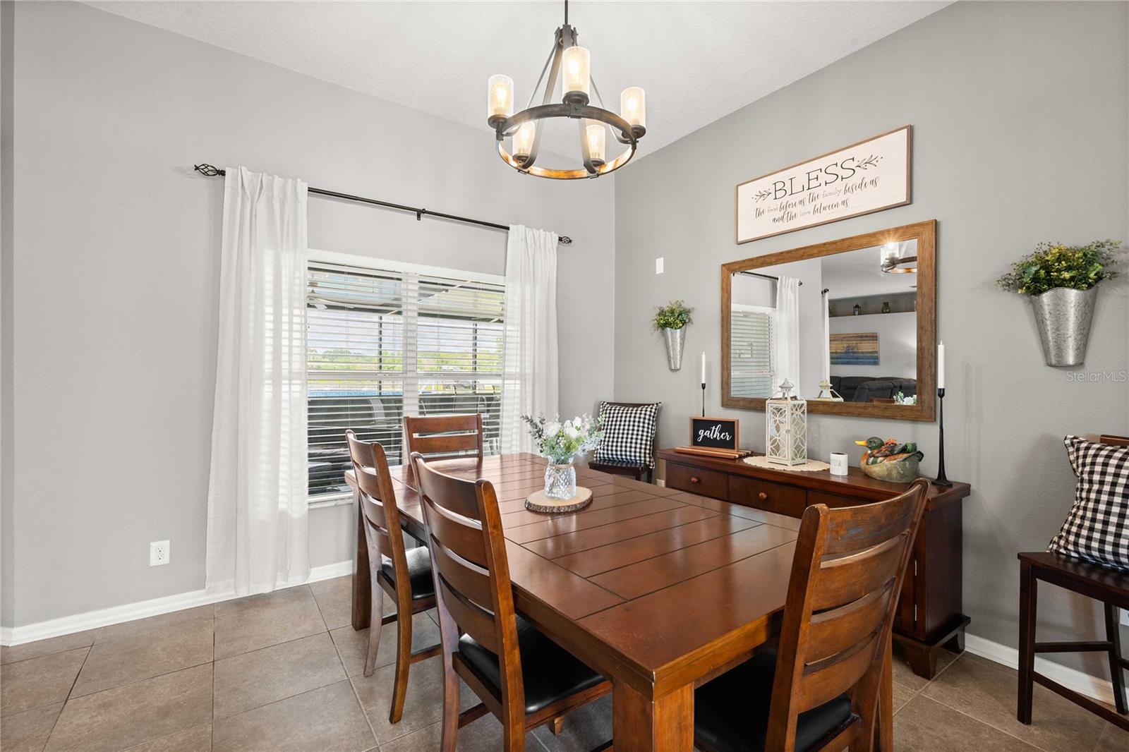 Listing photo id 18 for 1552 Avondale Ridge Drive