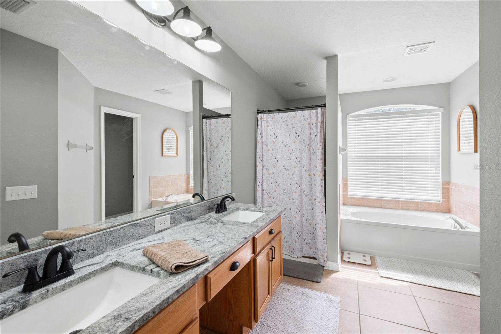 Listing photo id 25 for 1552 Avondale Ridge Drive