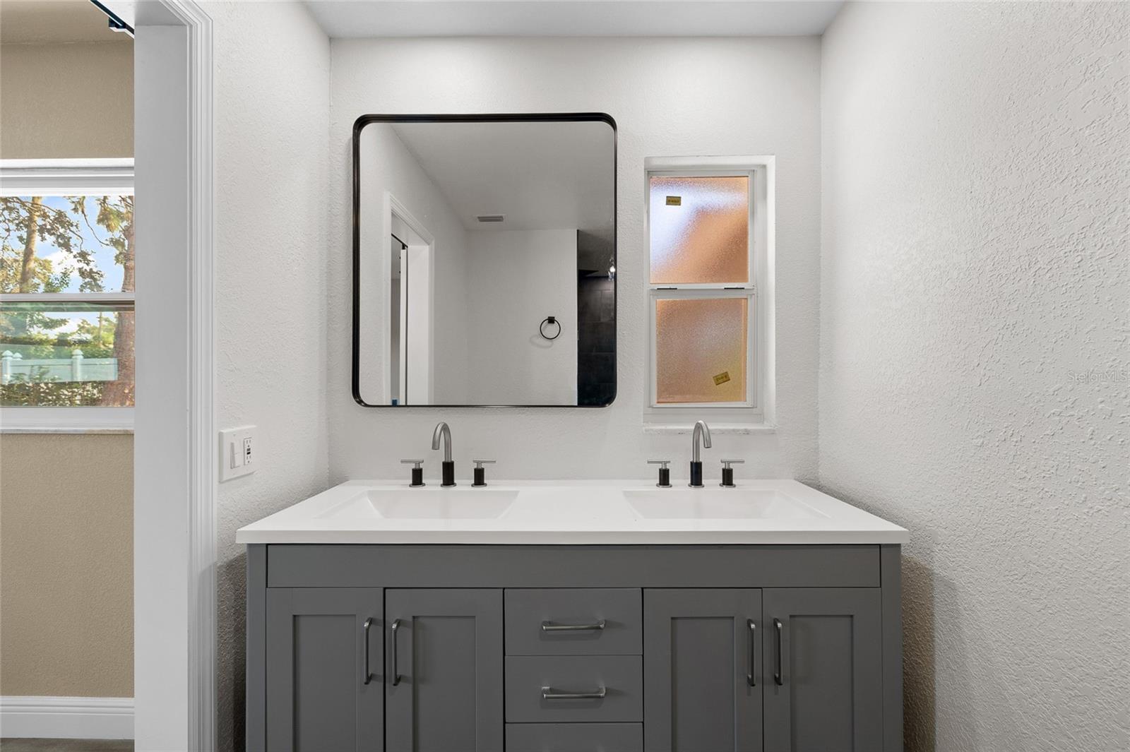 Image 18 of 43 For 5901 Denver Street Ne