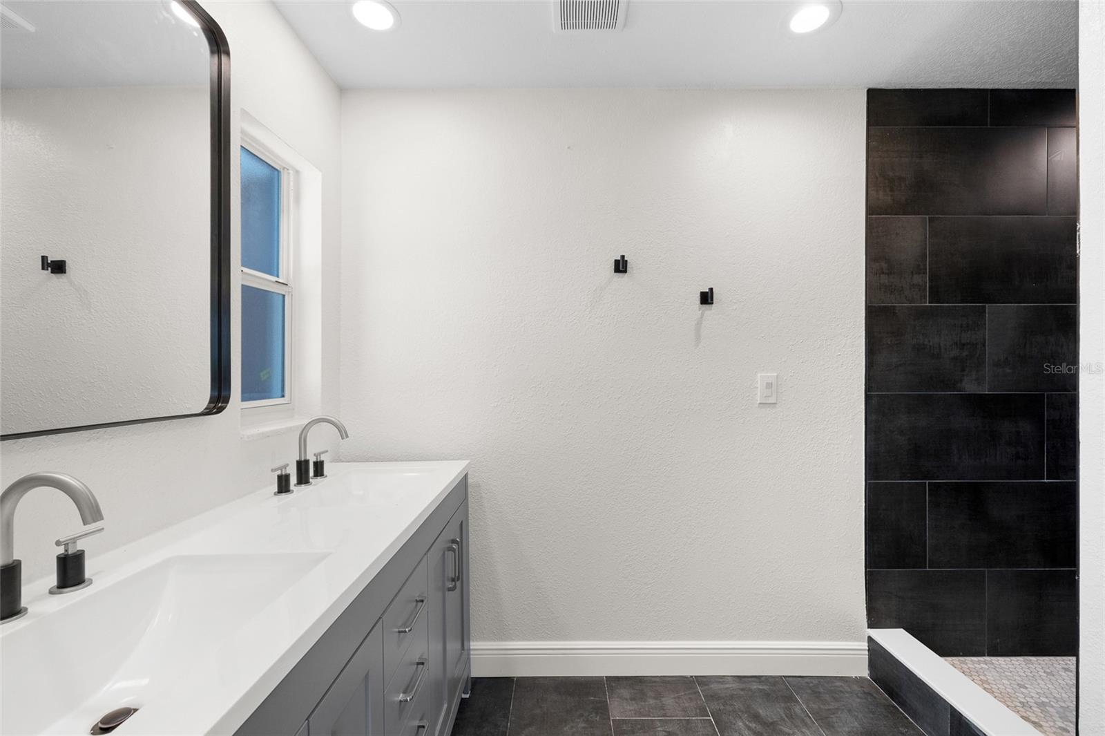 Image 19 of 43 For 5901 Denver Street Ne