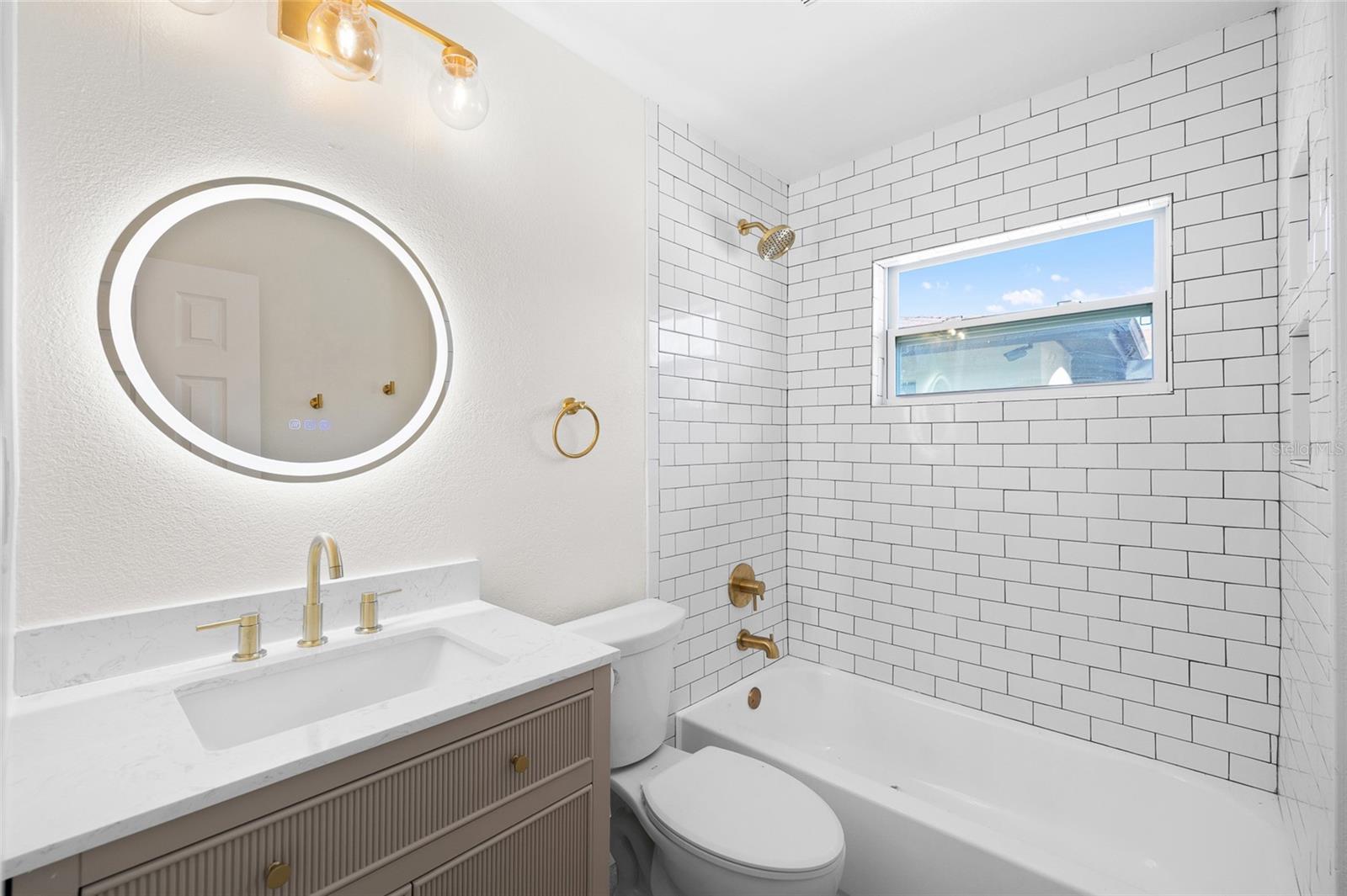 Image 22 of 43 For 5901 Denver Street Ne