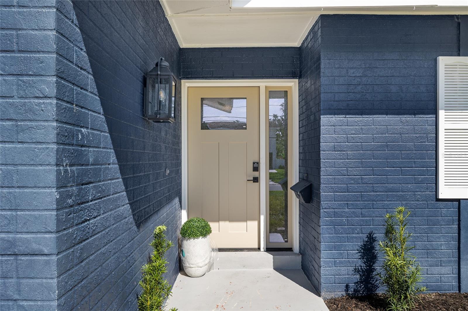 Image 3 of 43 For 5901 Denver Street Ne