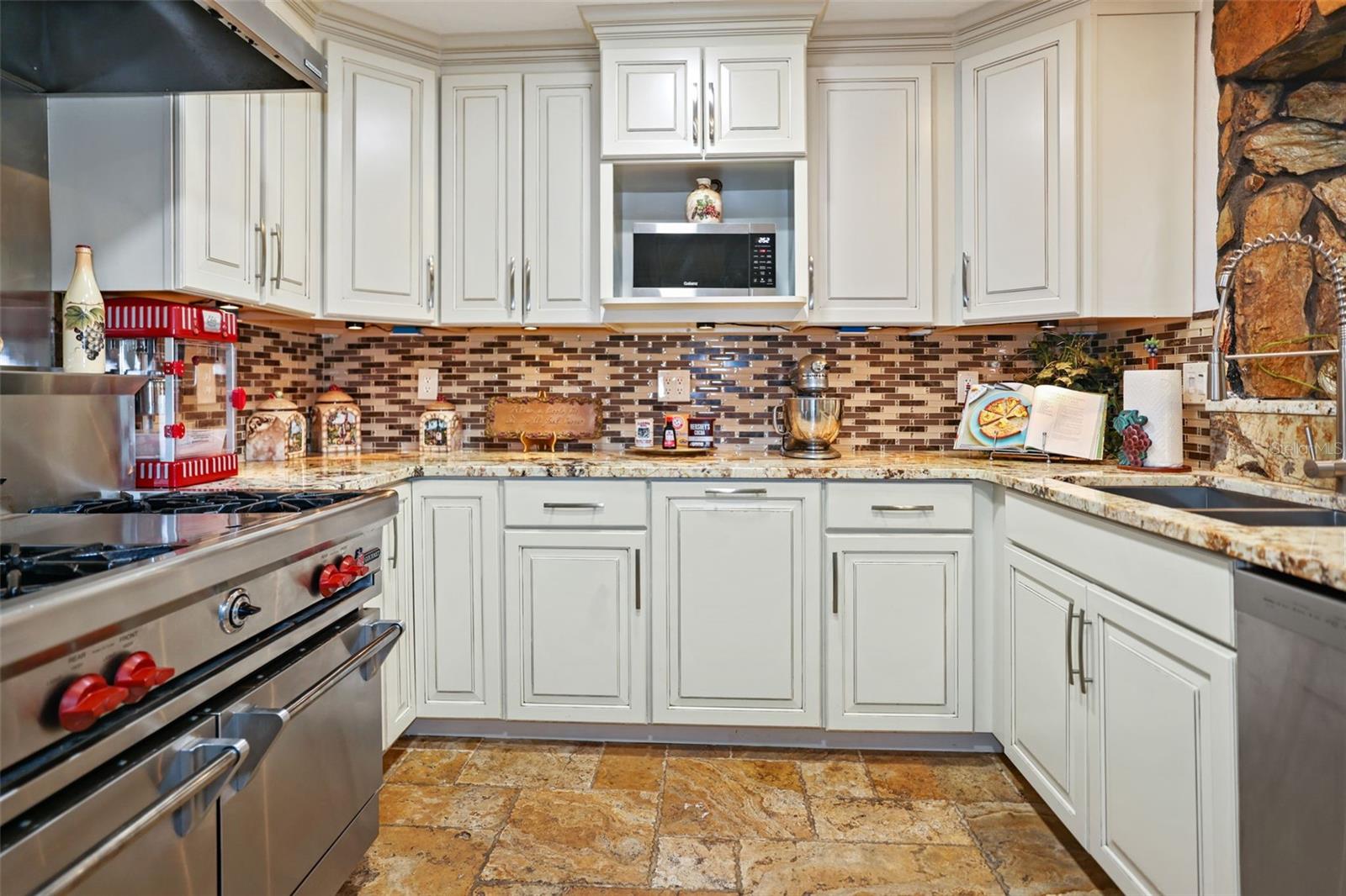 Image 21 of 82 For 2035 28th Street S