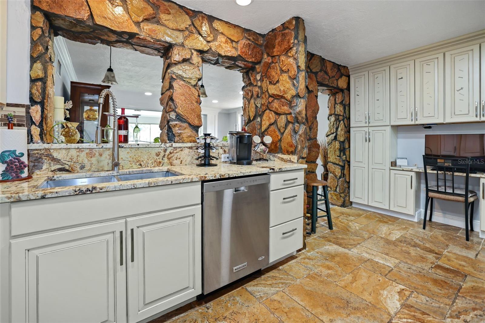 Image 22 of 82 For 2035 28th Street S