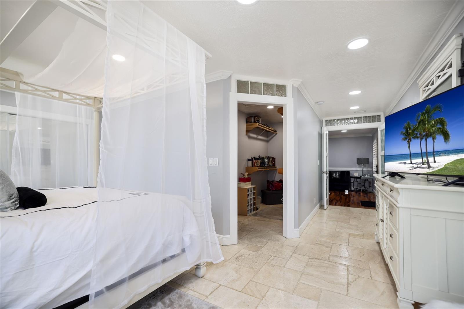 Image 25 of 82 For 2035 28th Street S