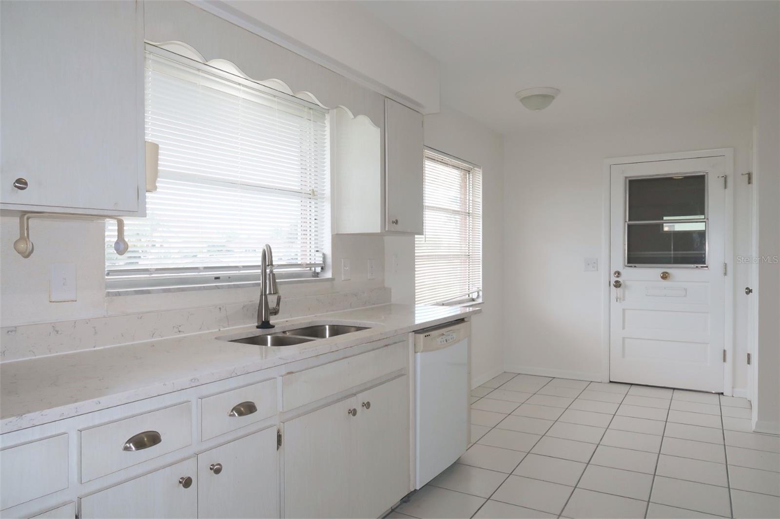 Image 11 of 24 For 604 Ojai Avenue