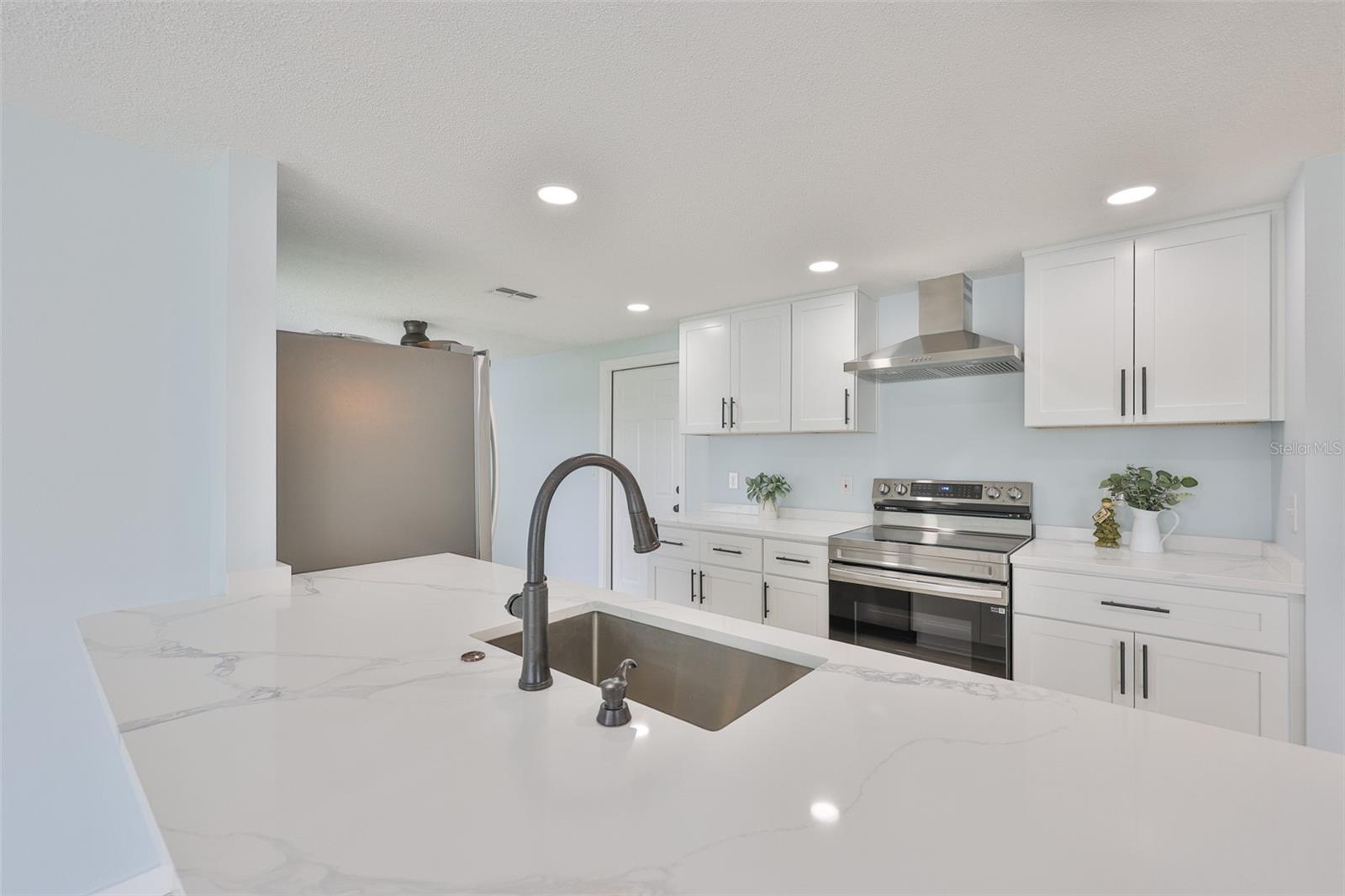 Image 11 of 31 For 423 Flamingo Drive