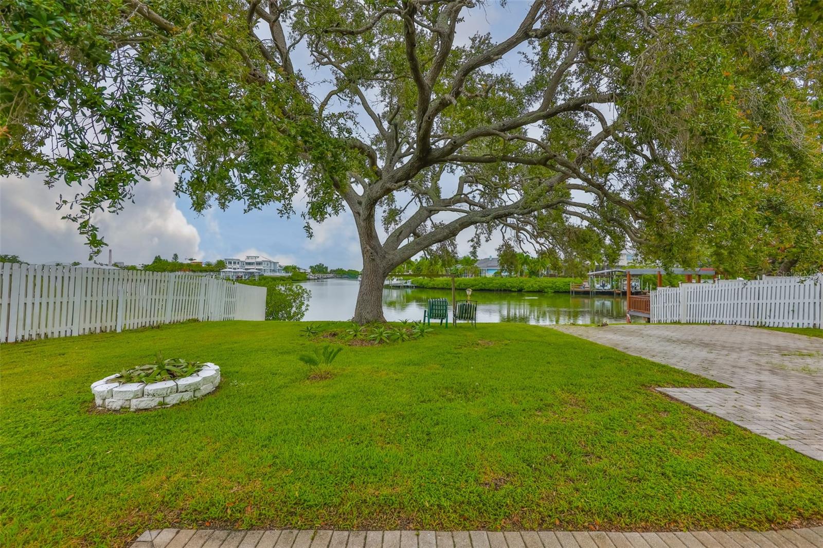 Image 16 of 31 For 423 Flamingo Drive