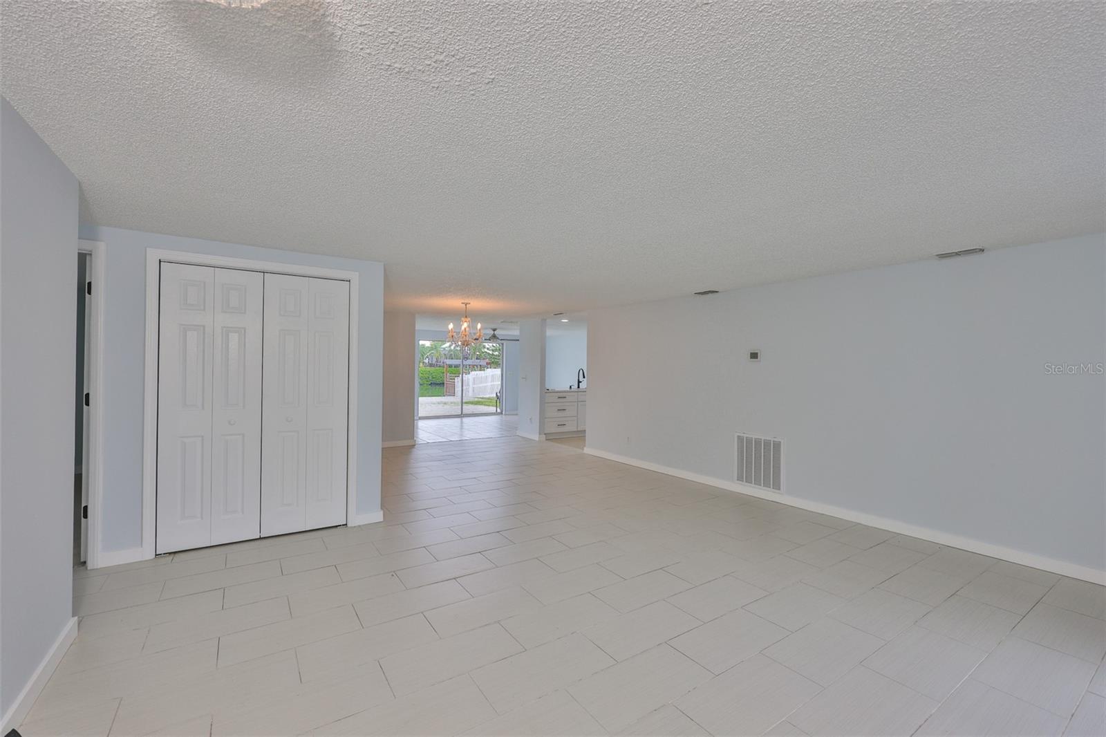 Image 4 of 31 For 423 Flamingo Drive