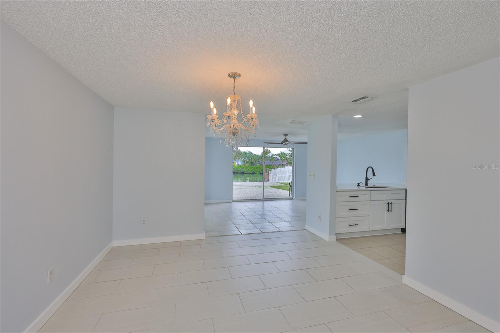 Image 7 of 31 For 423 Flamingo Drive