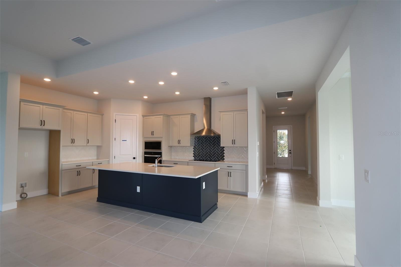 Listing photo id 1 for 31572 Hayman Loop