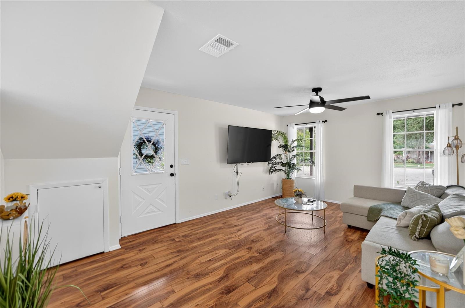 Image 5 of 60 For 8211 Broward Place