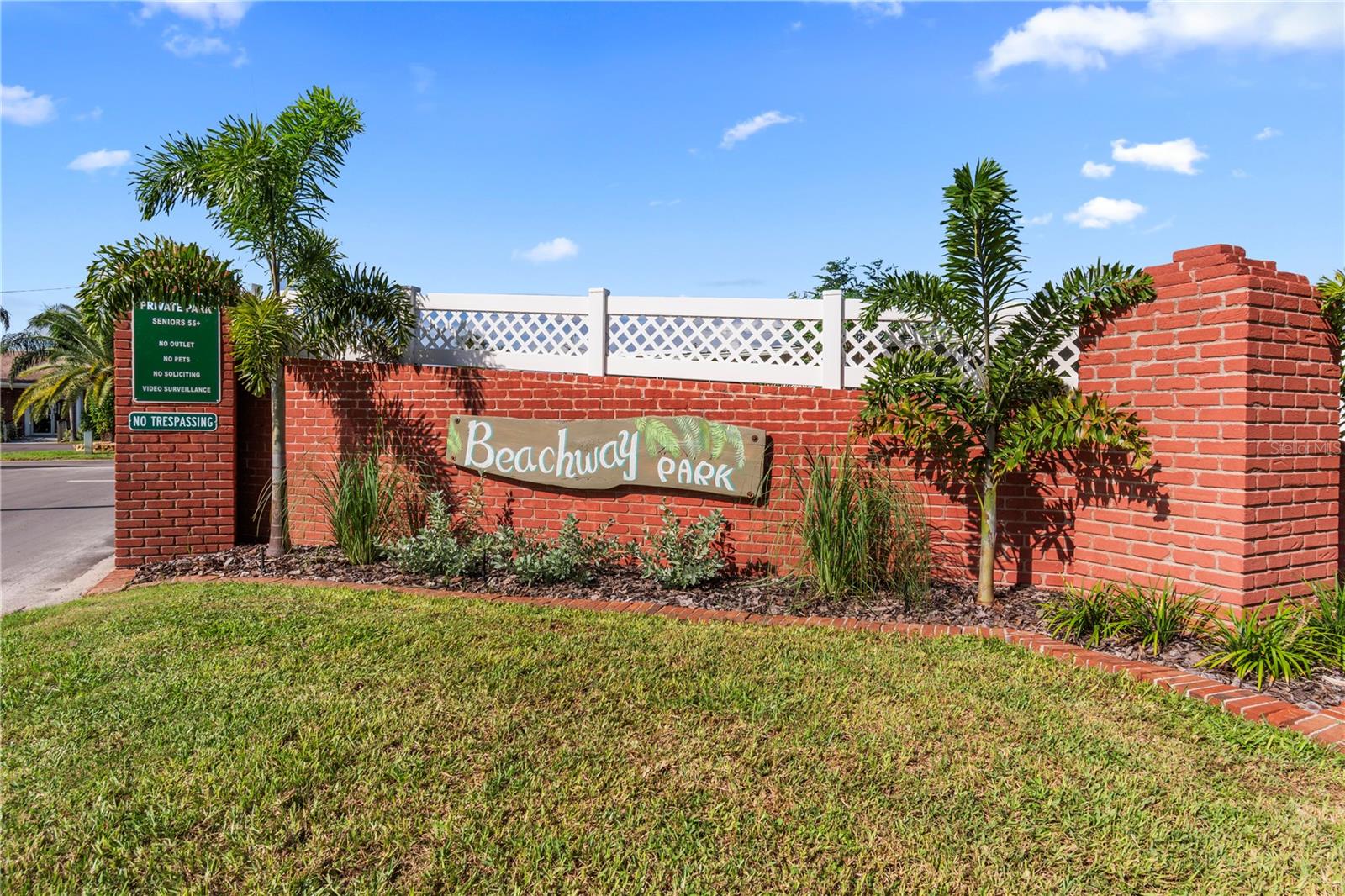 Image 27 of 30 For 680 52nd Way S 54