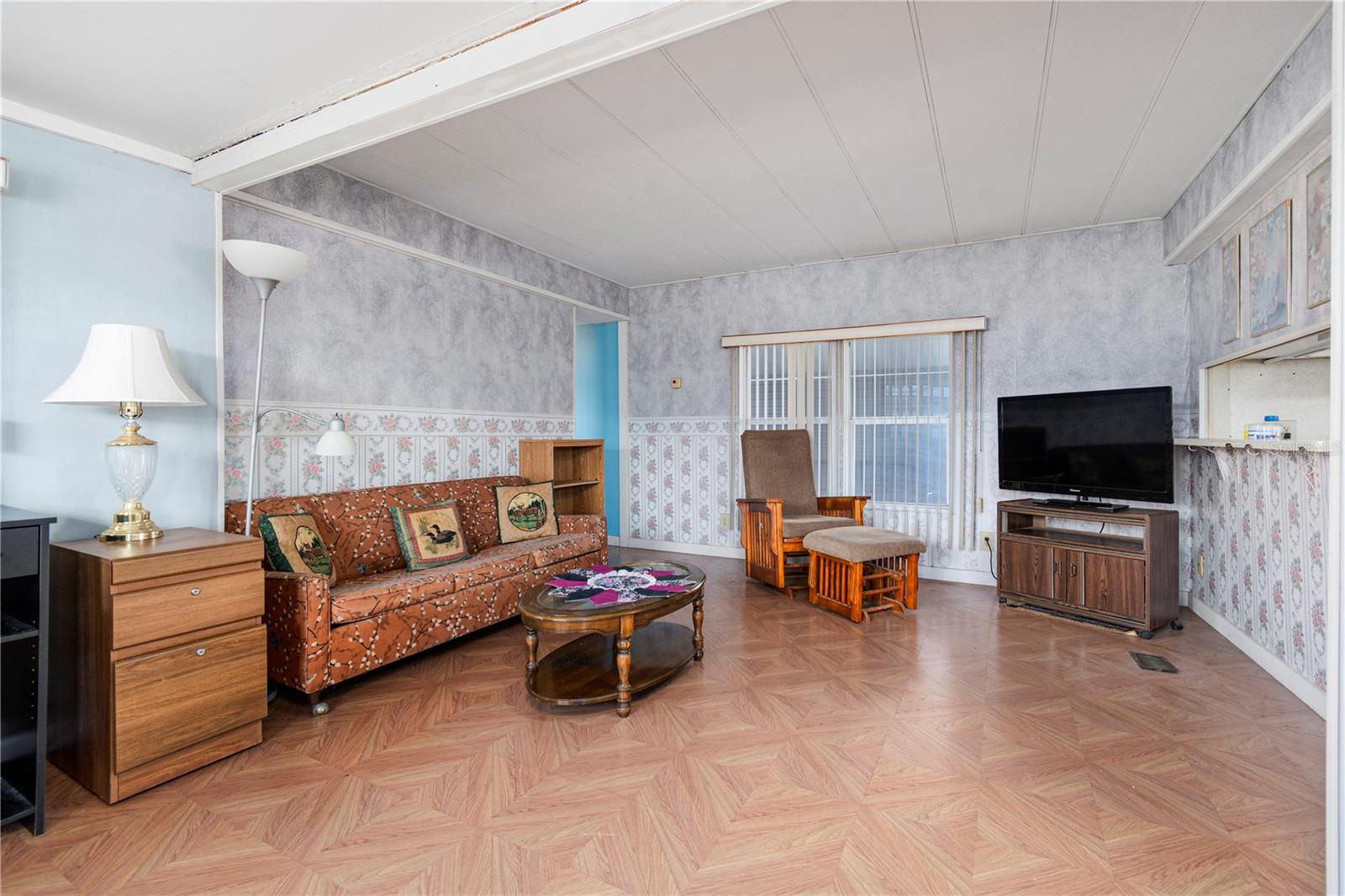 Image 4 of 30 For 680 52nd Way S 54