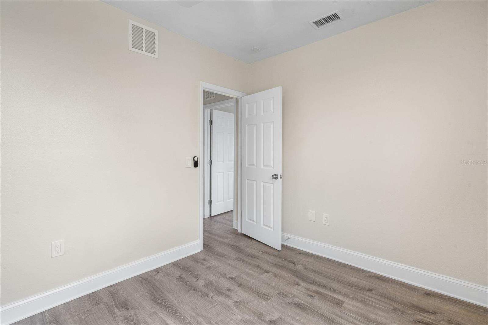 Image 18 of 46 For 1739 19th Avenue S