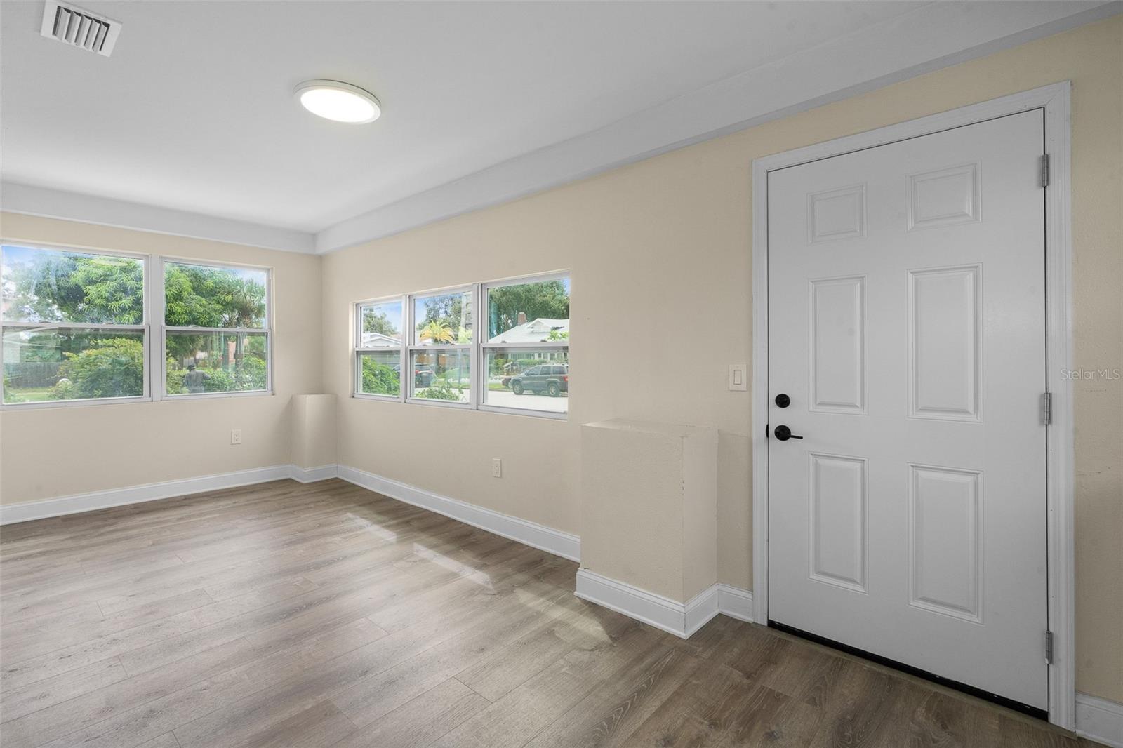 Image 8 of 46 For 1739 19th Avenue S