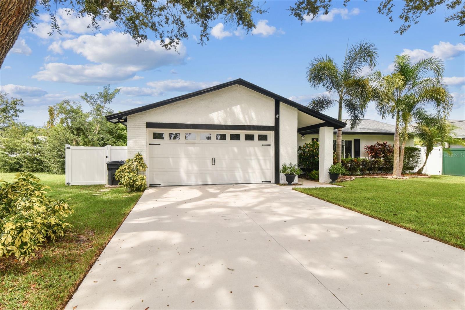 Image 4 of 74 For 17630 Meadowbridge Drive