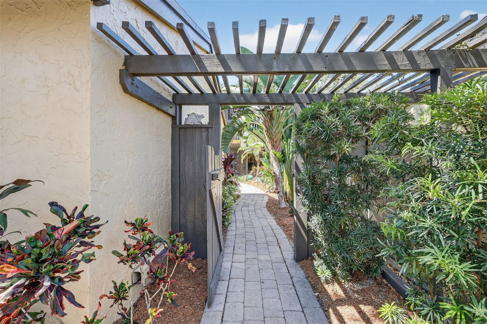 Image 29 of 67 For 13300 Indian Rocks Road 403
