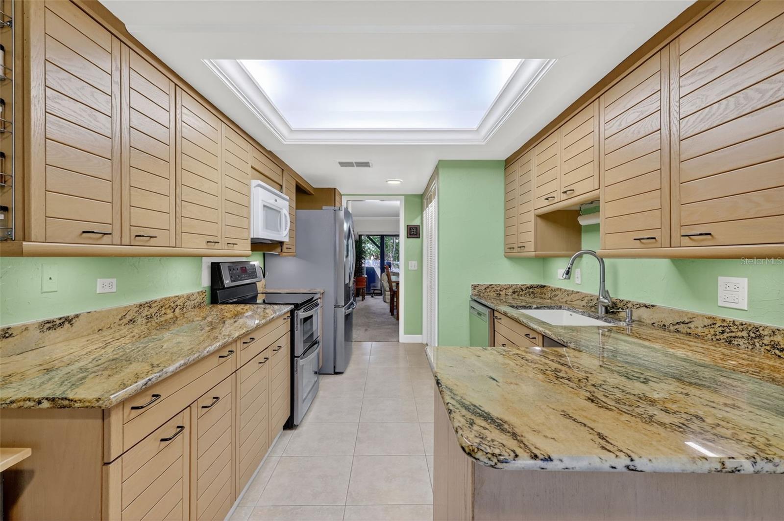 Image 31 of 67 For 13300 Indian Rocks Road 403