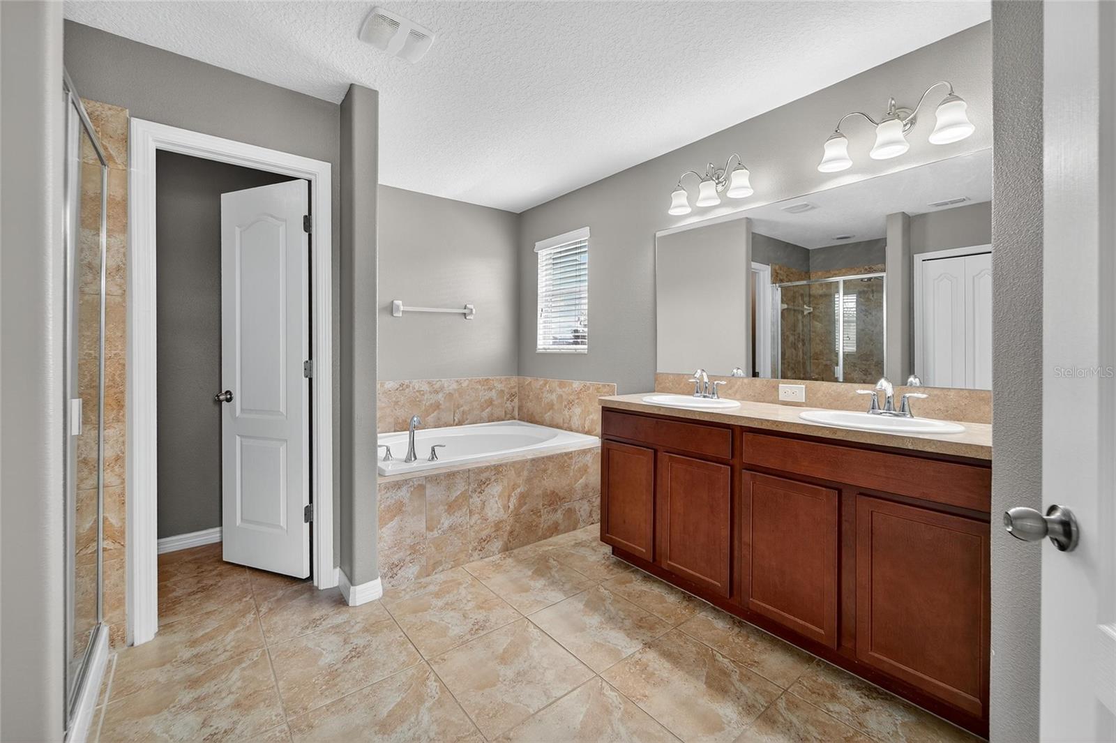 Image 79 of 100 For 609 Tanana Fall Drive