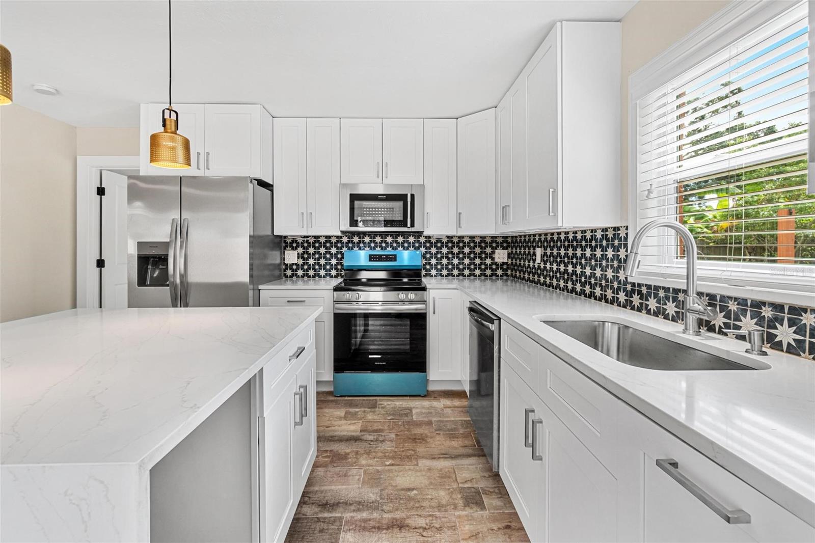Image 11 of 31 For 2842 16th Avenue N