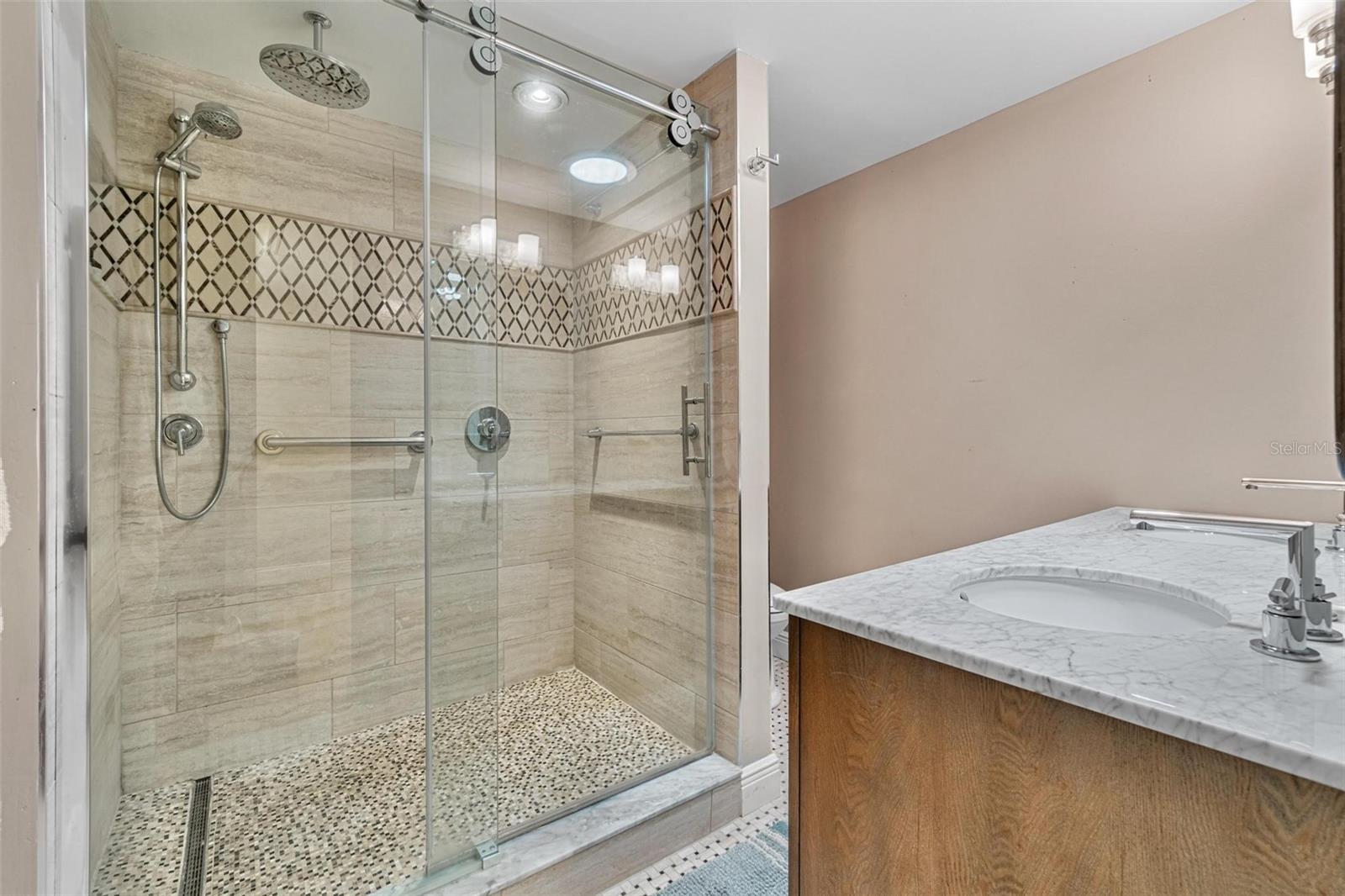 Image 19 of 31 For 2842 16th Avenue N
