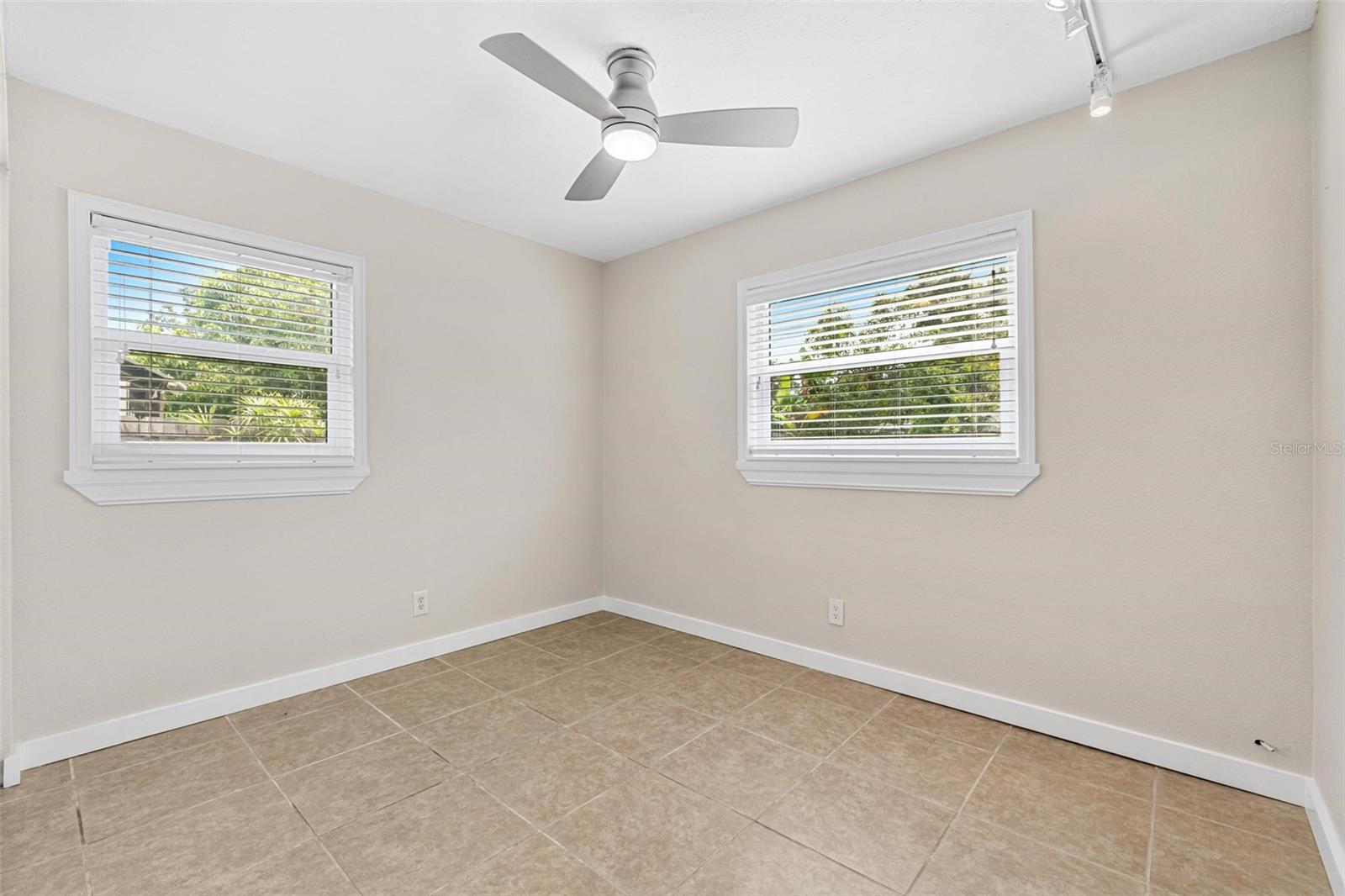Image 22 of 31 For 2842 16th Avenue N