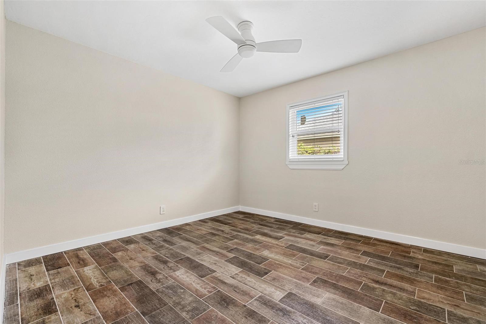 Image 28 of 31 For 2842 16th Avenue N