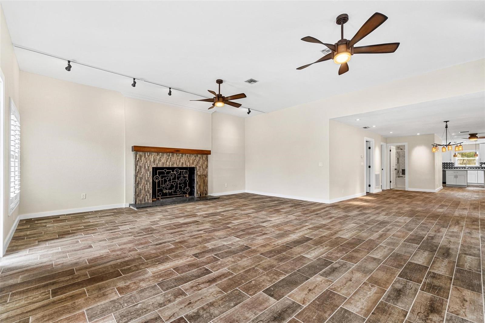Image 5 of 31 For 2842 16th Avenue N