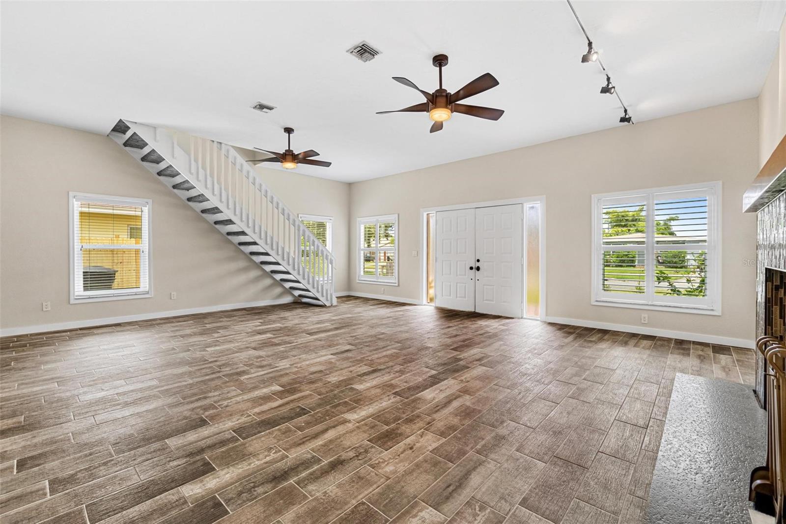 Image 6 of 31 For 2842 16th Avenue N