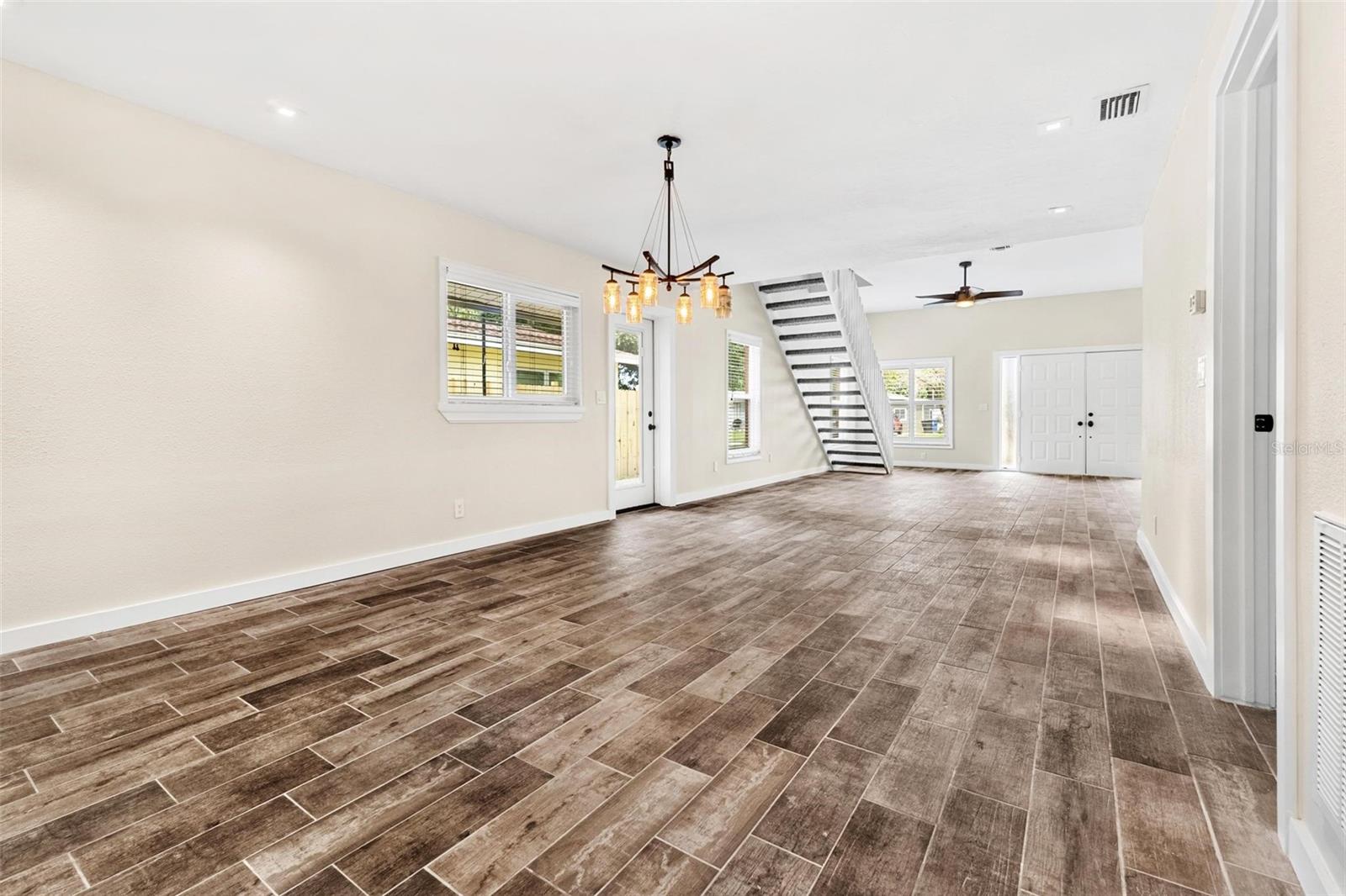 Image 7 of 31 For 2842 16th Avenue N